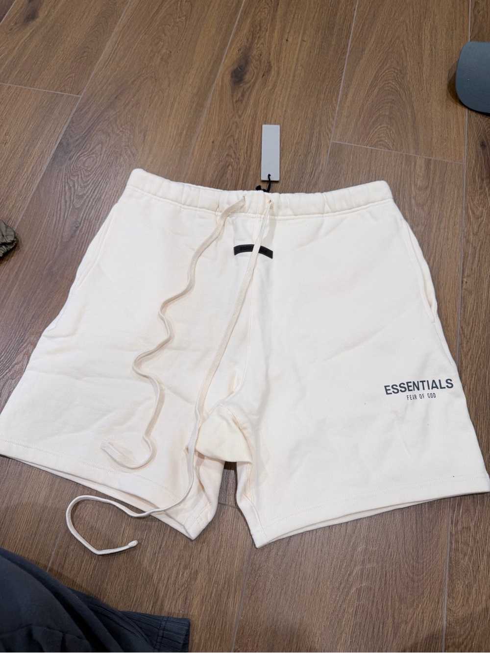 New Fear of God Essentials Sweatshort 'Buttercream' size L